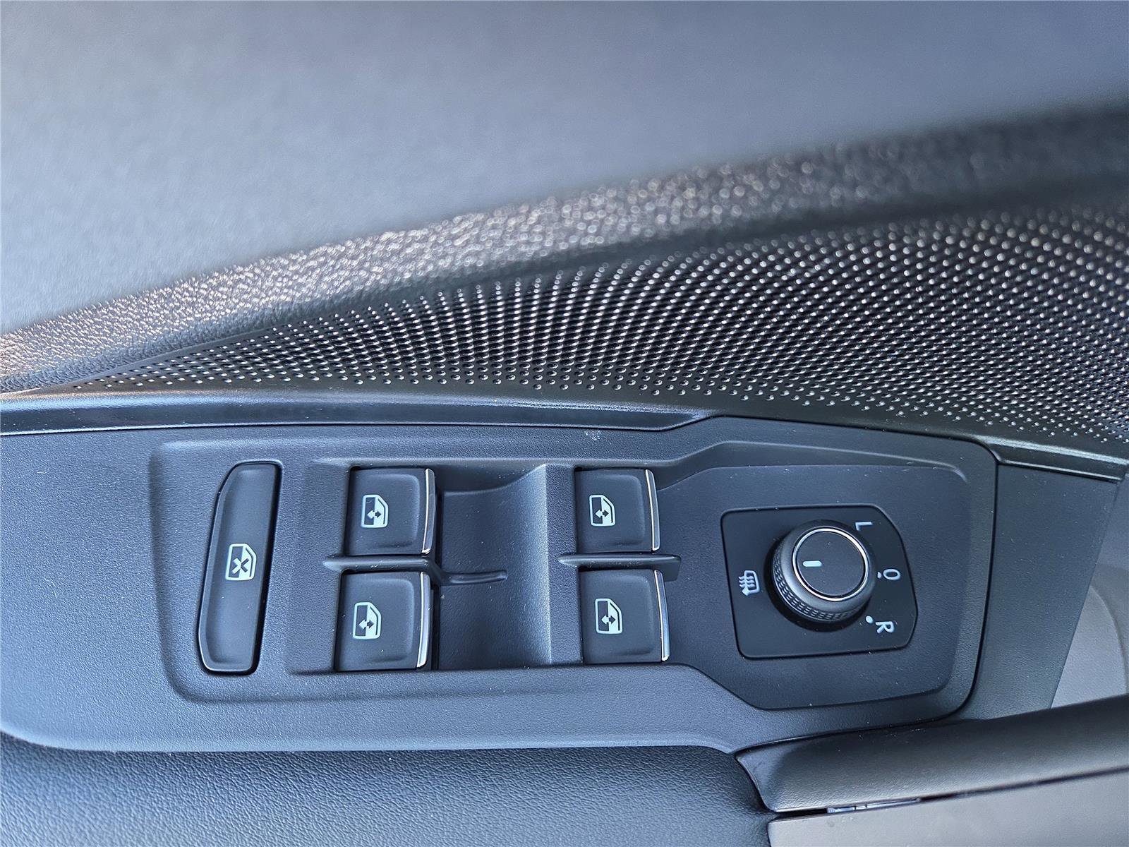 New 2026 Volkswagen Tiguan SE AWD/4WD image 13