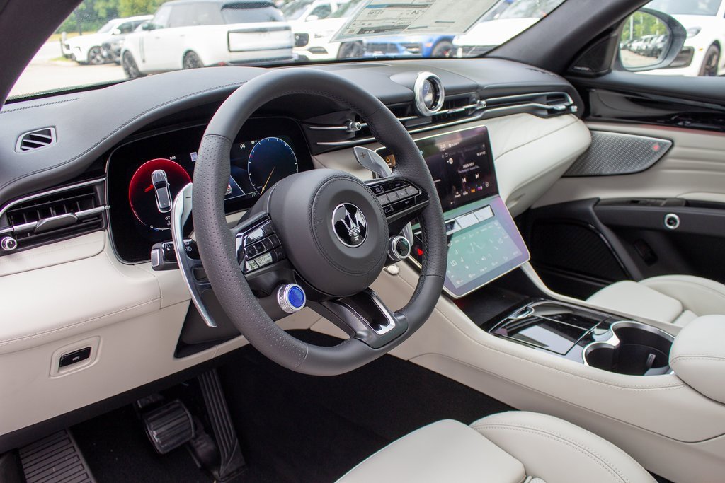 New 2025 Maserati Grecale GT image 11