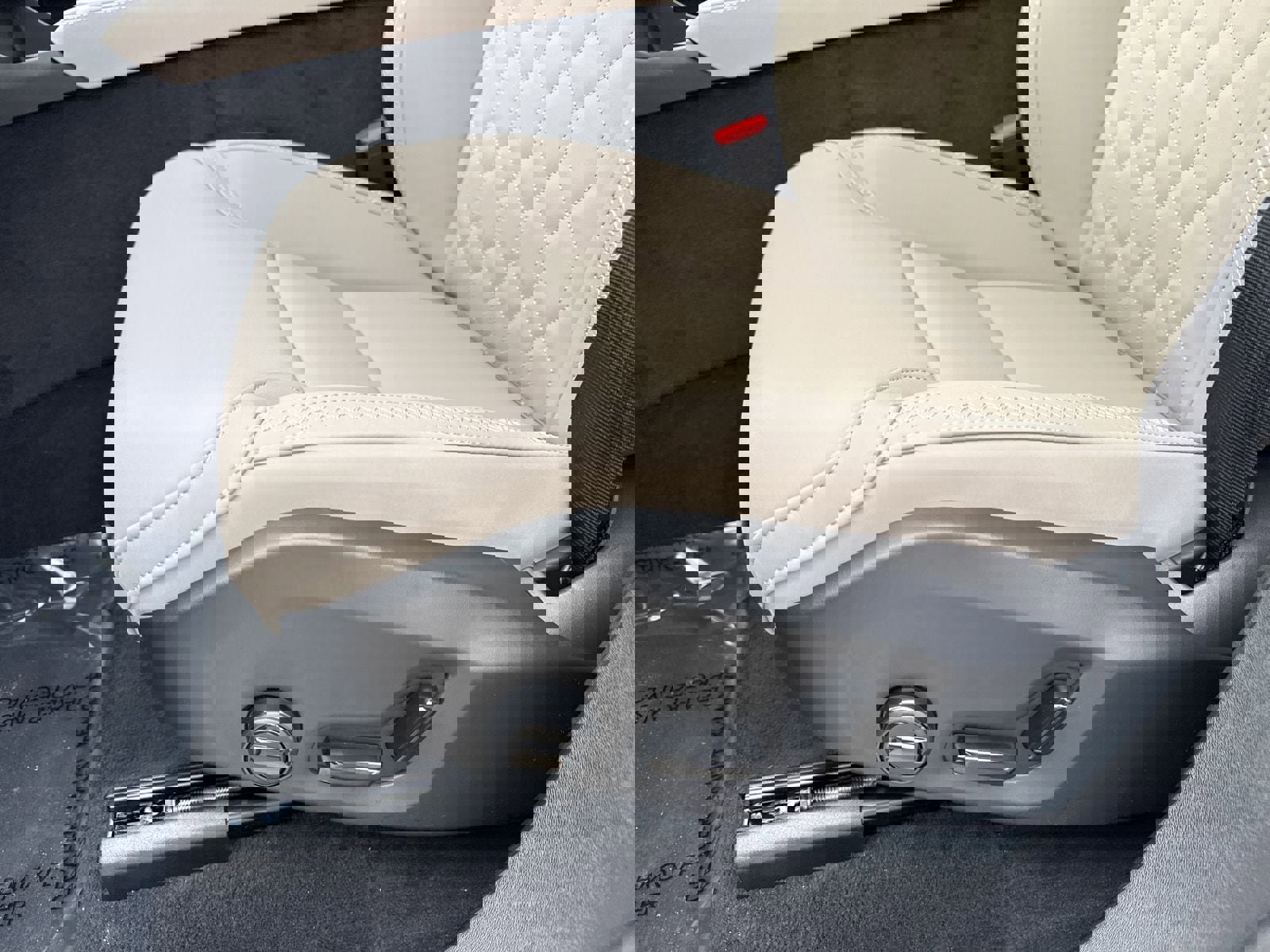 New 2026 Volvo XC90 B6 Plus w/ Protection Package Premier image 11