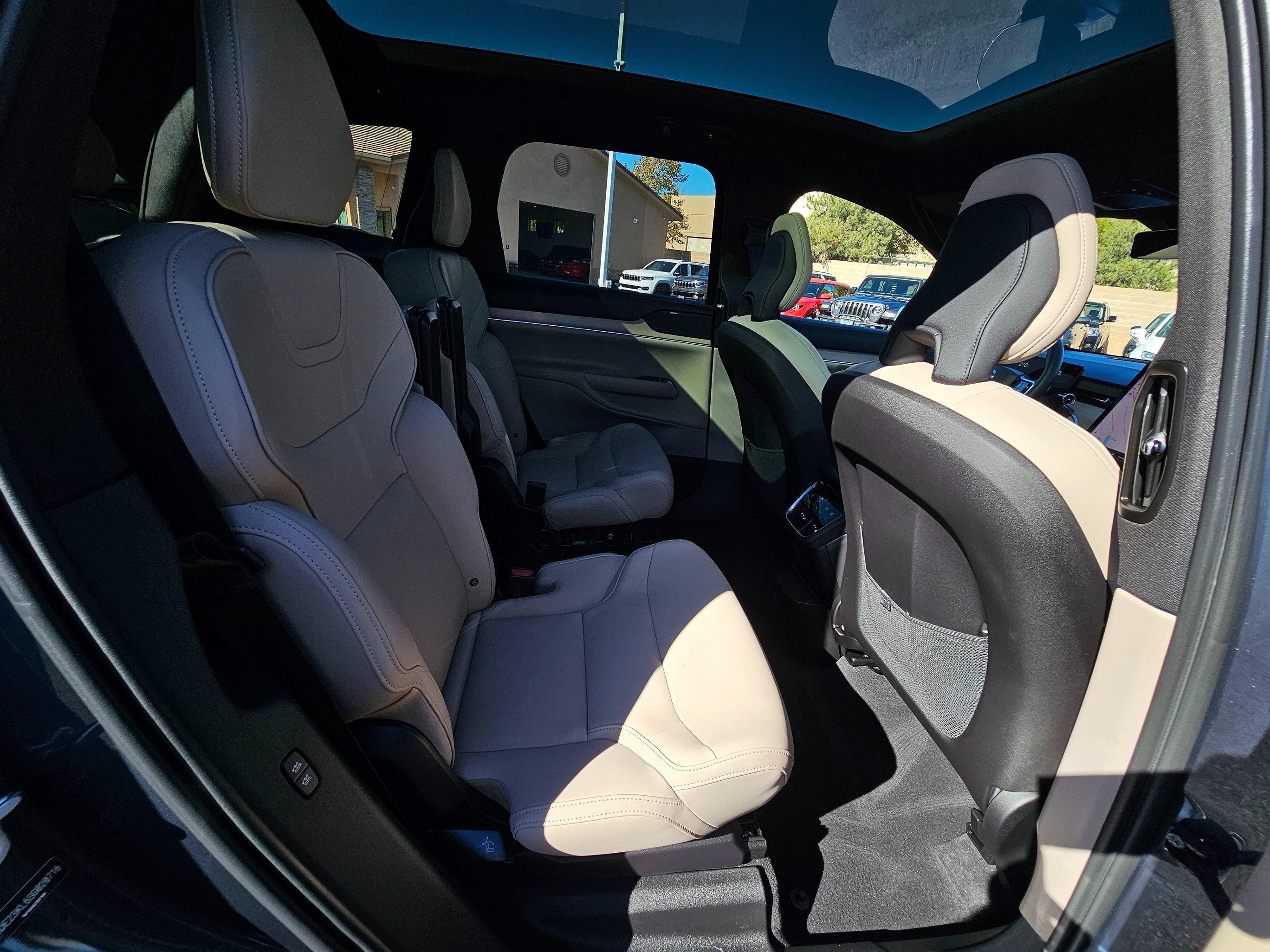 Used 2025 Volvo EX90 Ultra w/ Protection Package Premier AWD/4WD image 45