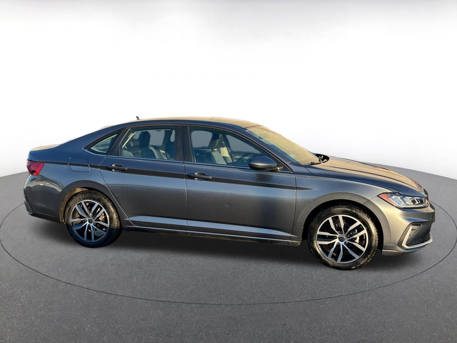 Used 2025 Volkswagen Jetta SE image 15