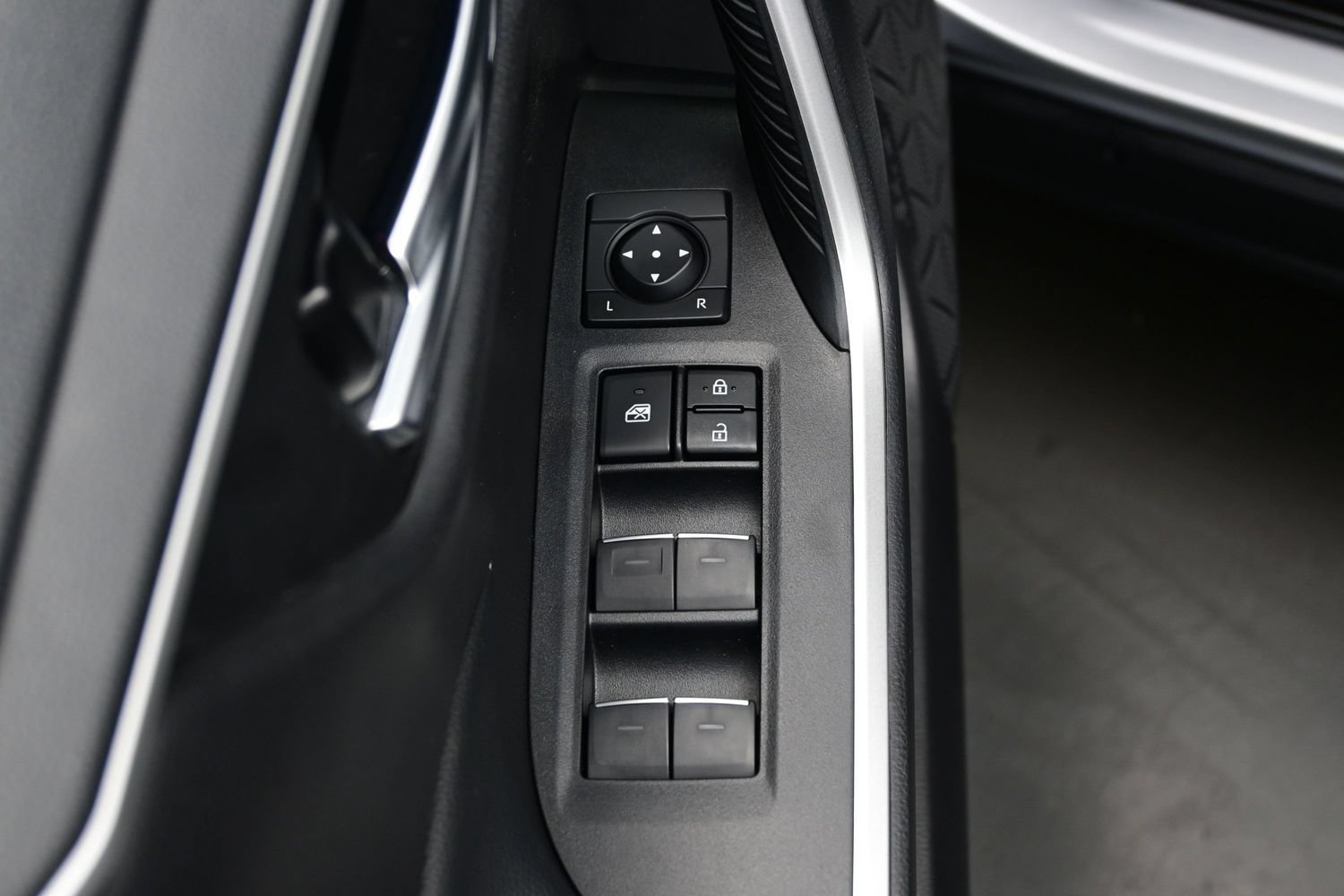 Used 2022 Toyota RAV4 XLE w/ Convenience Package AWD/4WD image 10