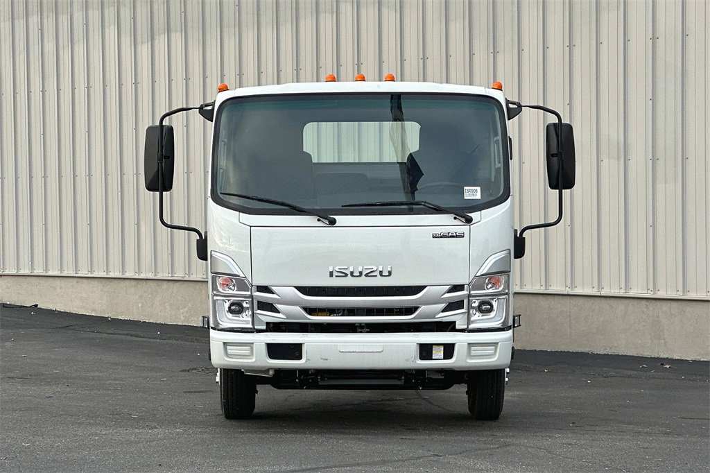 Used 2024 Isuzu NPR image 3