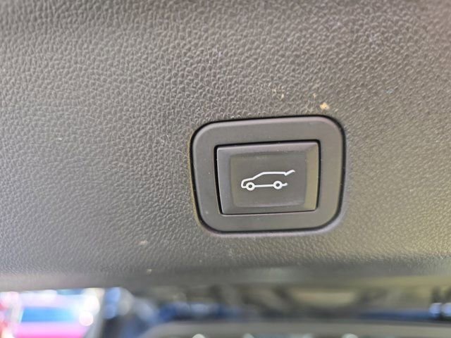 Used 2025 Chevrolet Suburban High Country AWD/4WD image 15