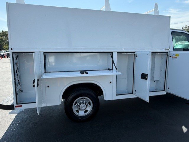 Used 2019 Chevrolet Express 3500 w/ Power Convenience Package image 12