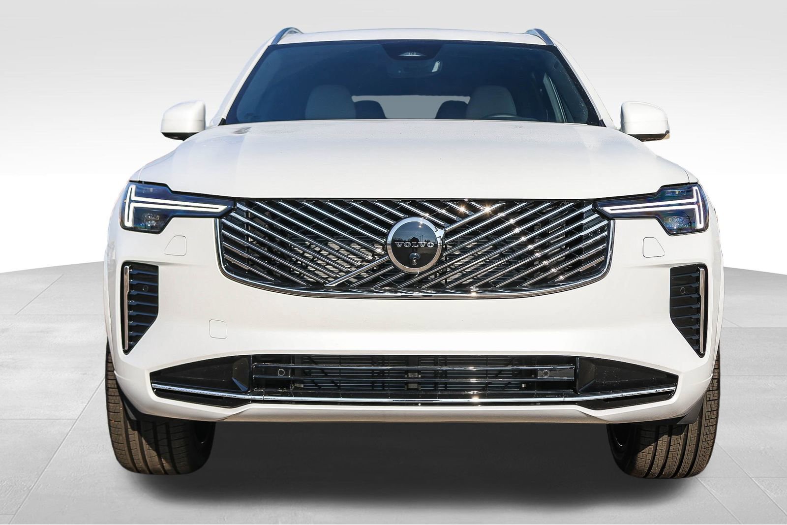 New 2026 Volvo XC90 B6 Ultra w/ Protection Package image 2