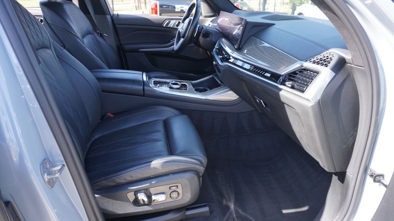 Used 2023 BMW X7 M60i w/ Executive Package image 14