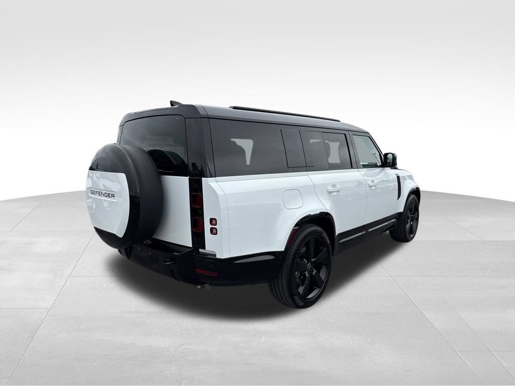Used 2025 Land Rover Defender 130 X-Dynamic SE AWD/4WD image 6