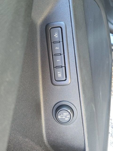 Used 2019 Chevrolet Equinox Premier image 18