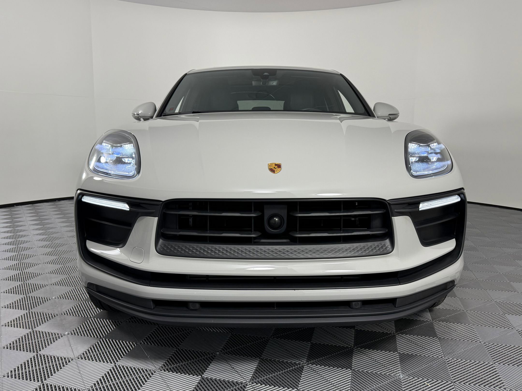 New 2025 Porsche Macan image 6