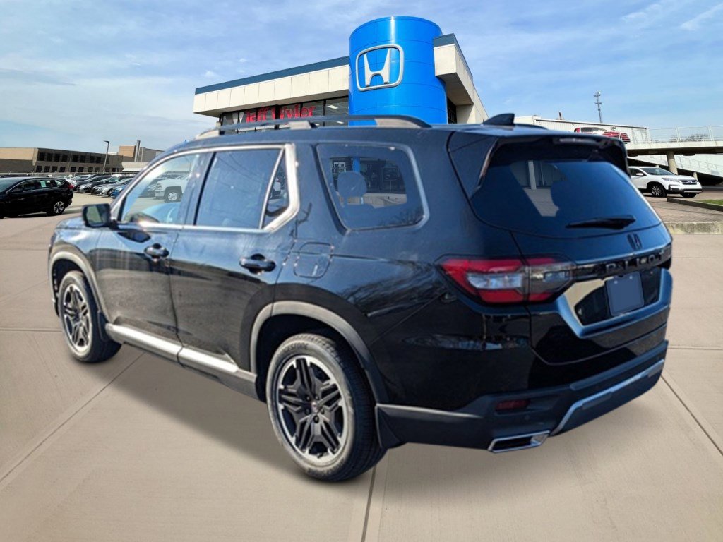 New 2026 Honda Pilot Touring image 3