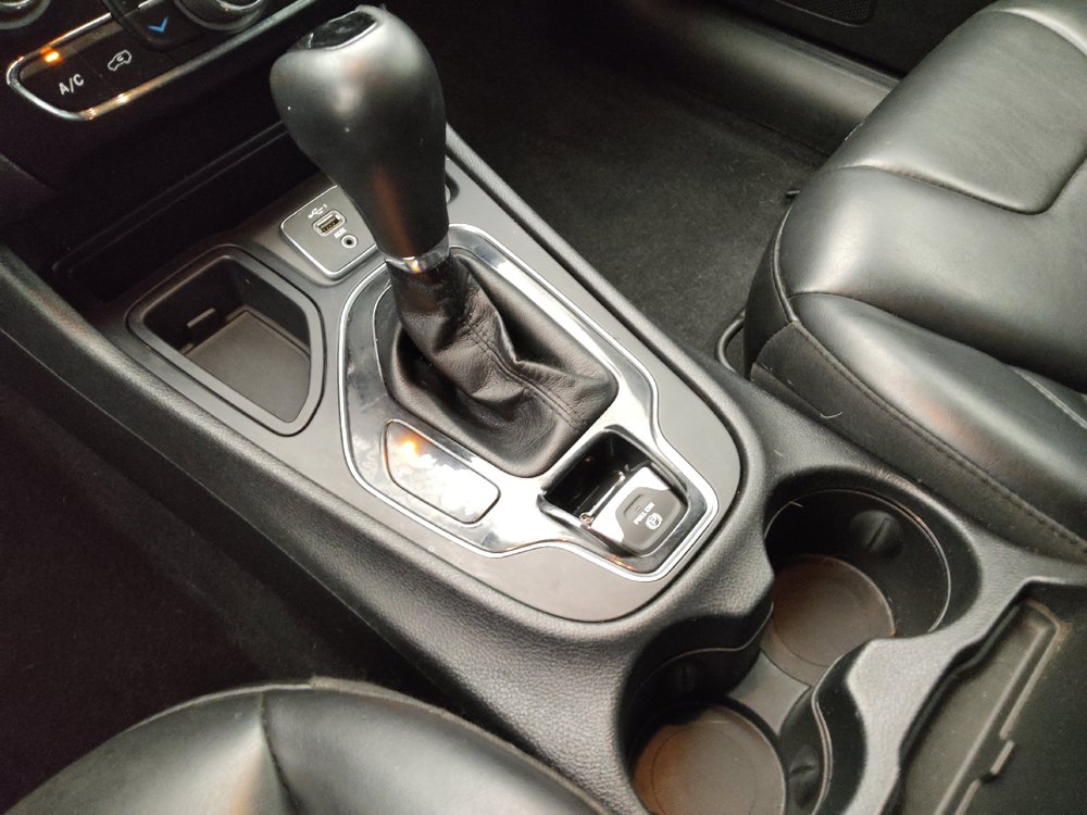Used 2020 Jeep Cherokee Latitude Plus FWD image 26
