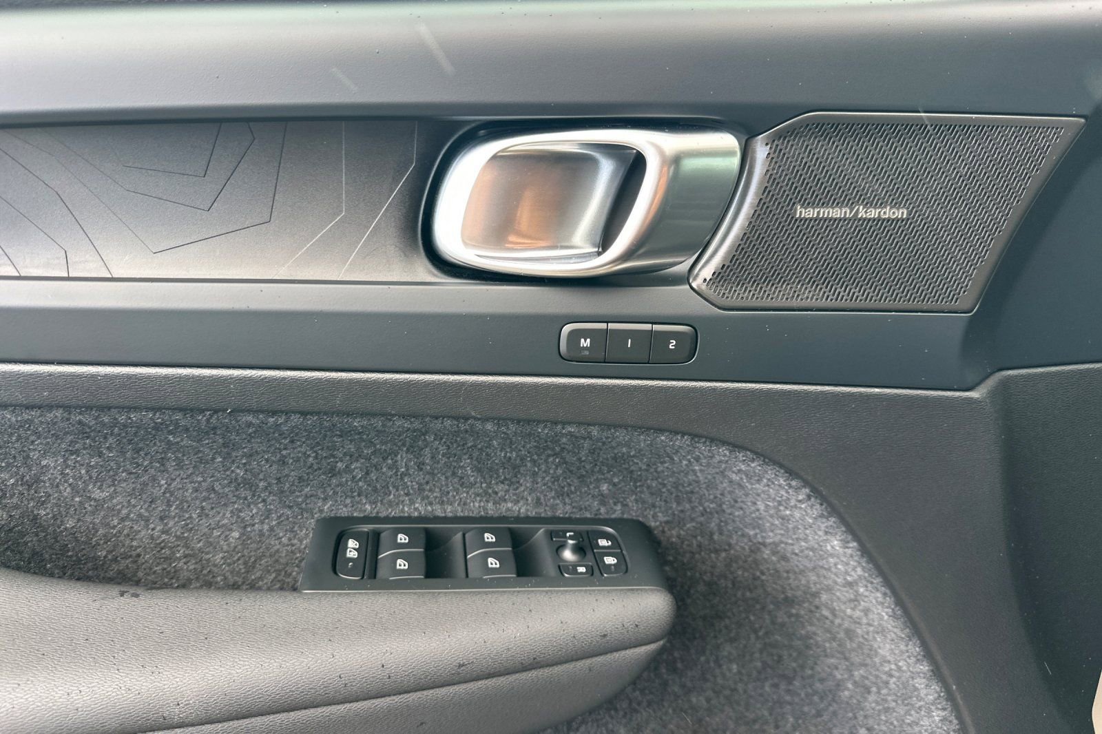 Used 2023 Volvo XC40 Recharge Ultimate w/ Protection Package Premier image 14