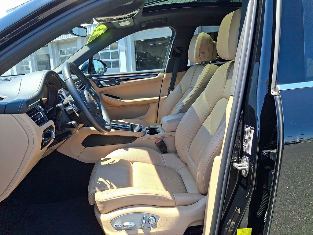 Used 2023 Porsche Macan S AWD/4WD image 16