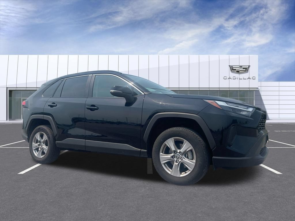 Used 2025 Toyota RAV4 XLE AWD/4WD image 1