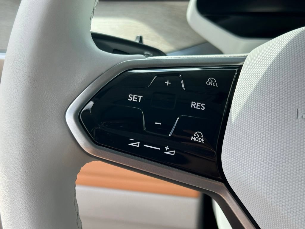 Used 2025 Volkswagen ID. Buzz Pro S Plus RWD image 23