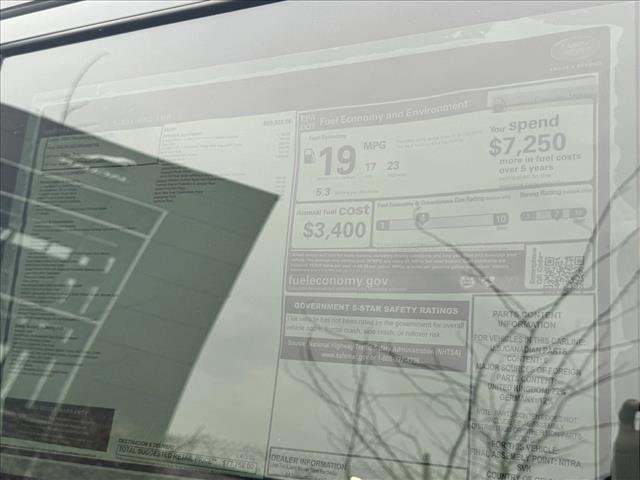 Certified 2024 Land Rover Discovery Dynamic SE image 17