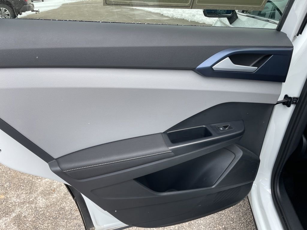 Used 2024 Volkswagen Taos SE image 43