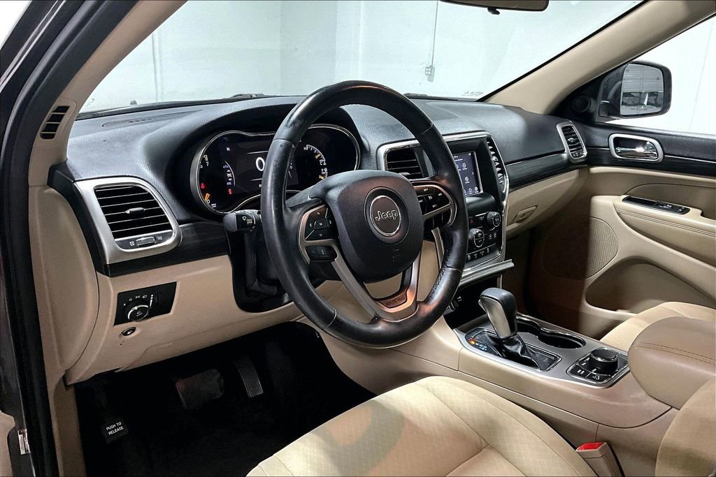 Used 2019 Jeep Grand Cherokee Laredo AWD/4WD image 16
