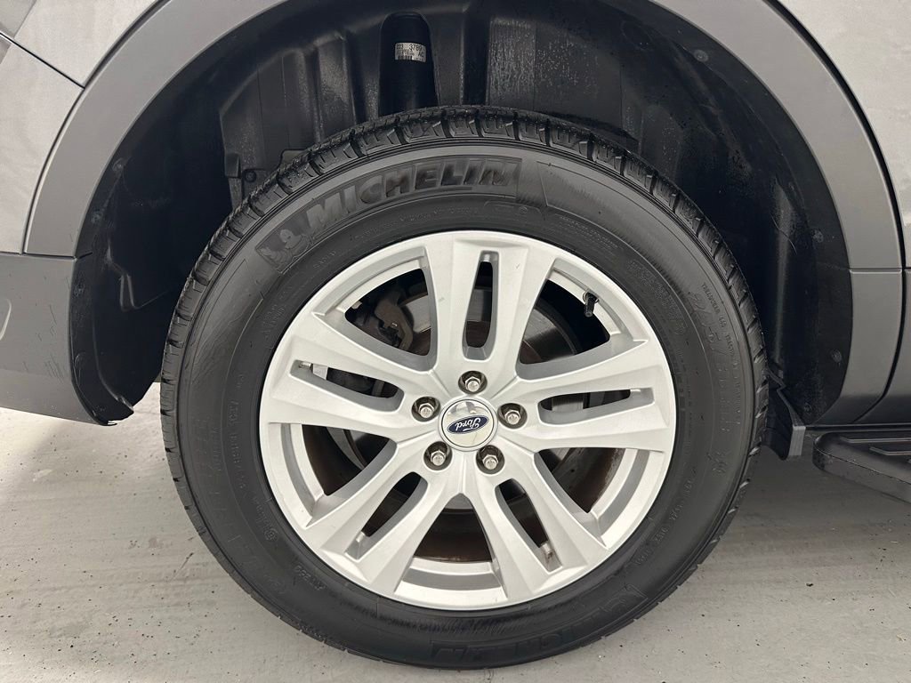 Used 2018 Ford Explorer XLT w/ Equipment Group 201A AWD/4WD image 58