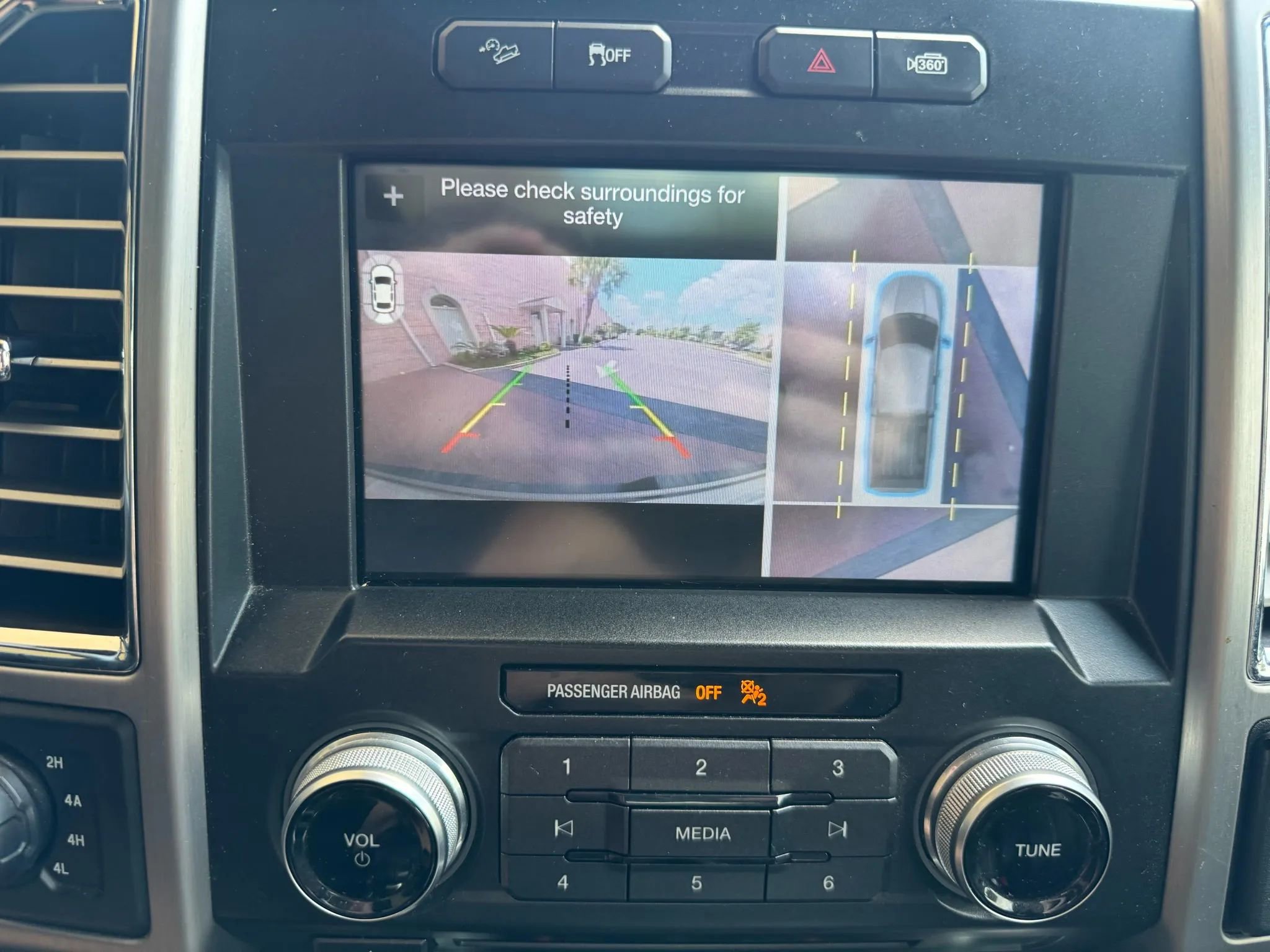 Used 2016 Ford F150 Platinum w/ Equipment Group 701A Luxury image 35