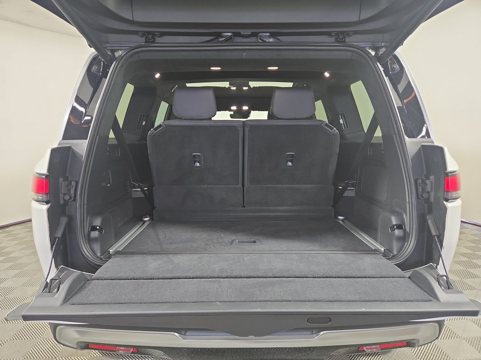 Used 2023 Rivian R1S Launch Edition Quad AWD/4WD image 15