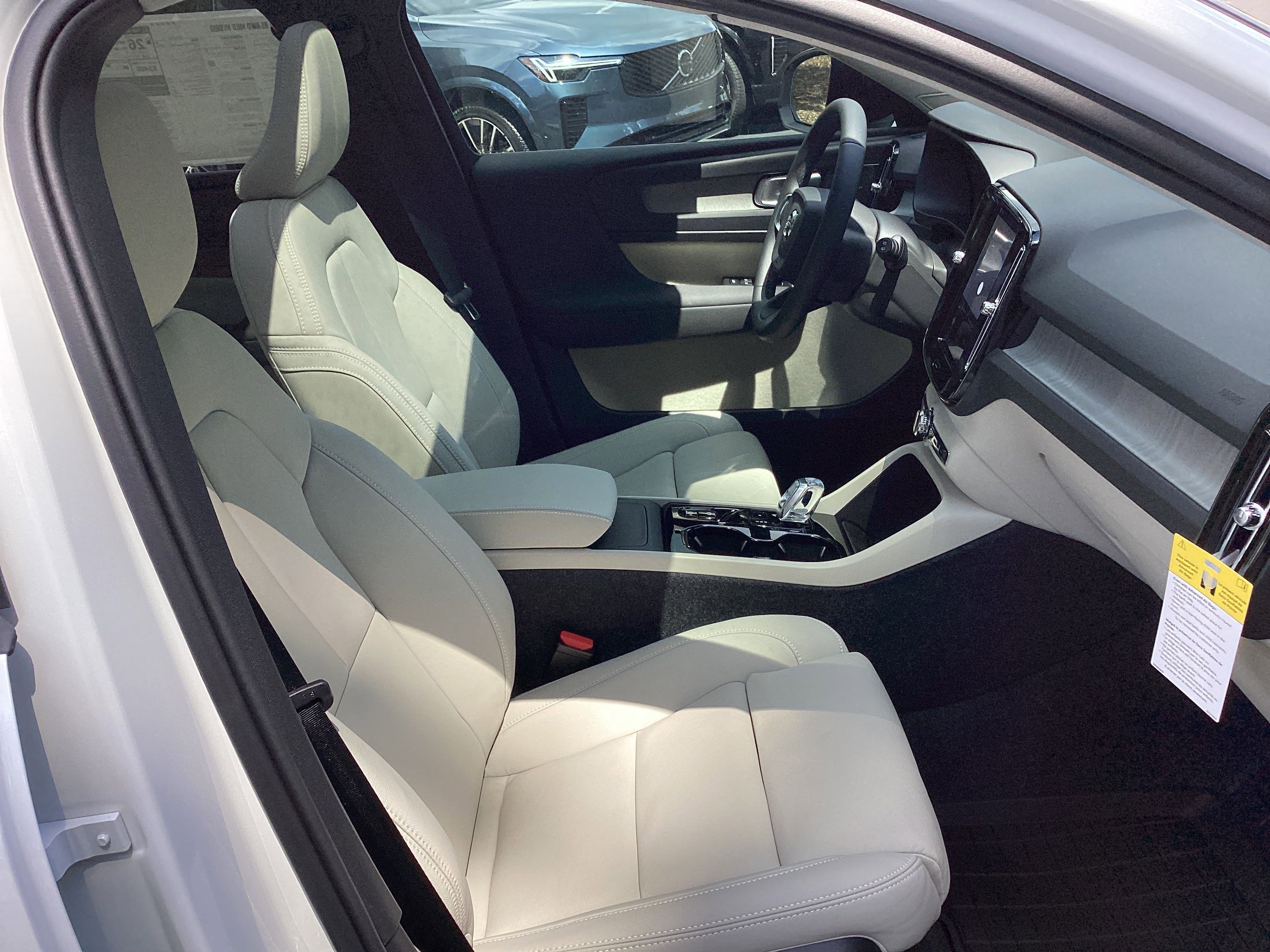 Used 2026 Volvo XC40 B5 Ultra w/ Protection Package Premier image 65