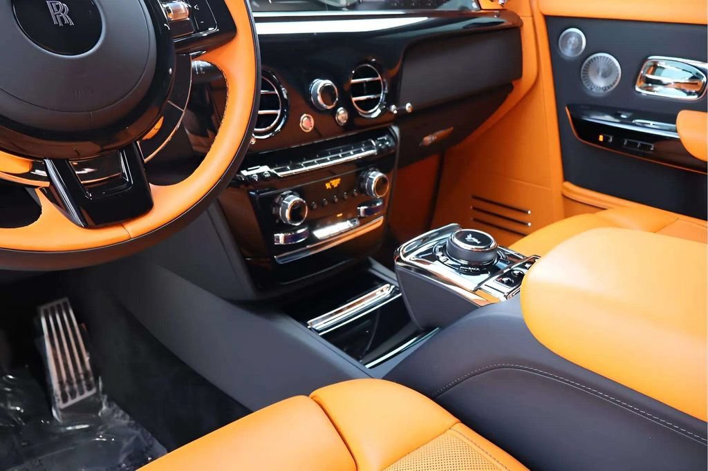 Used 2024 Rolls-Royce Phantom Sedan w/ The Phantom Package RWD image 17