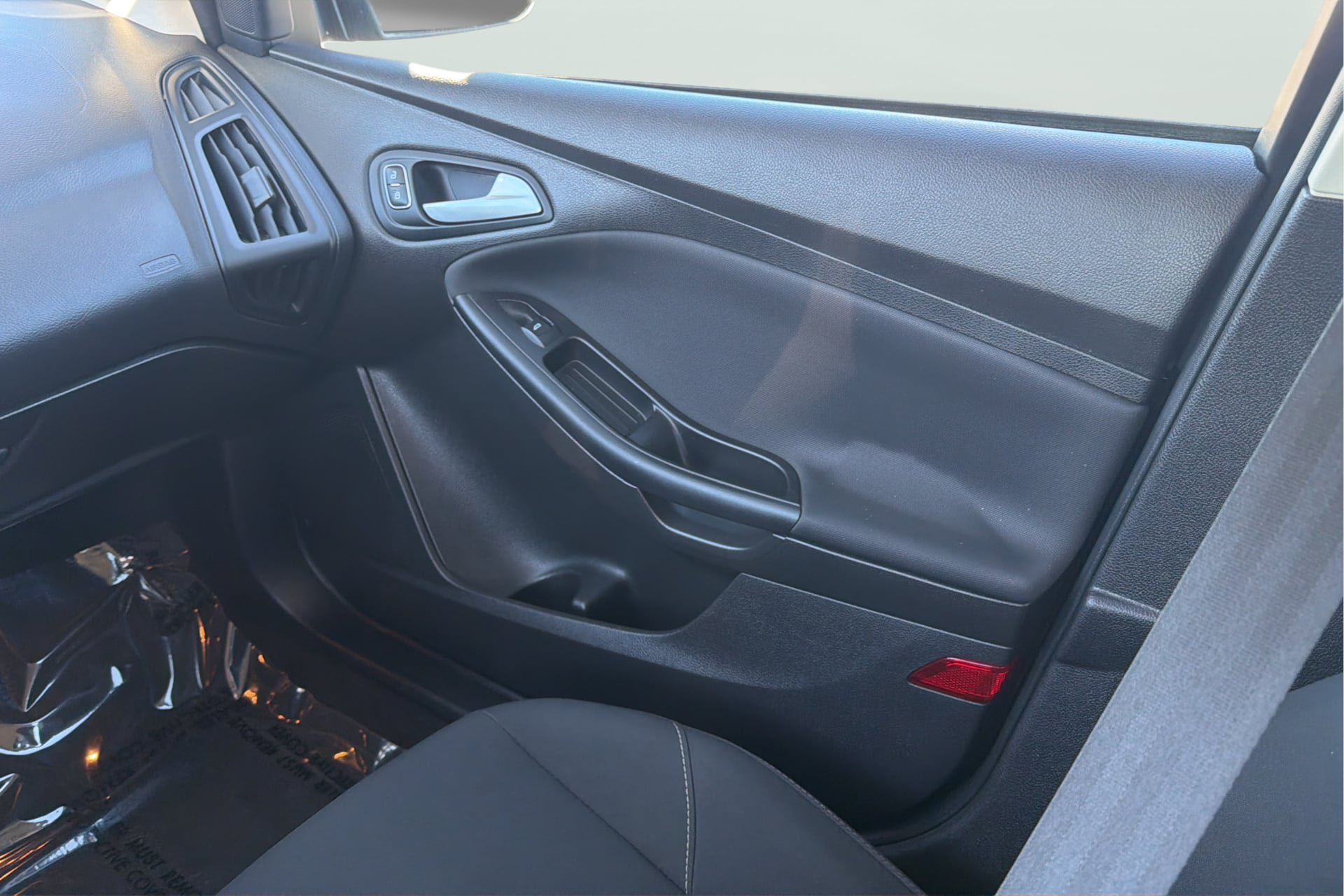 Used 2017 Ford Focus SE FWD image 17