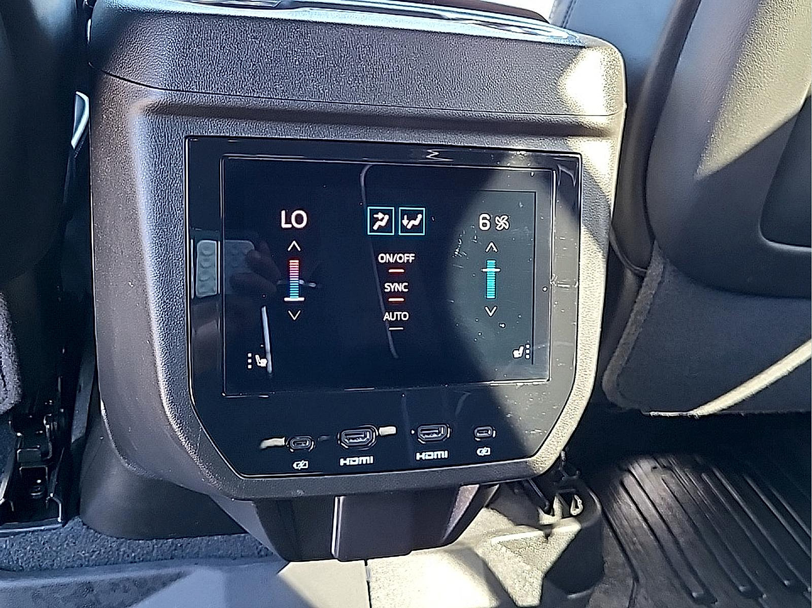 Used 2025 GMC Yukon XL AT4 Ultimate AWD/4WD image 14
