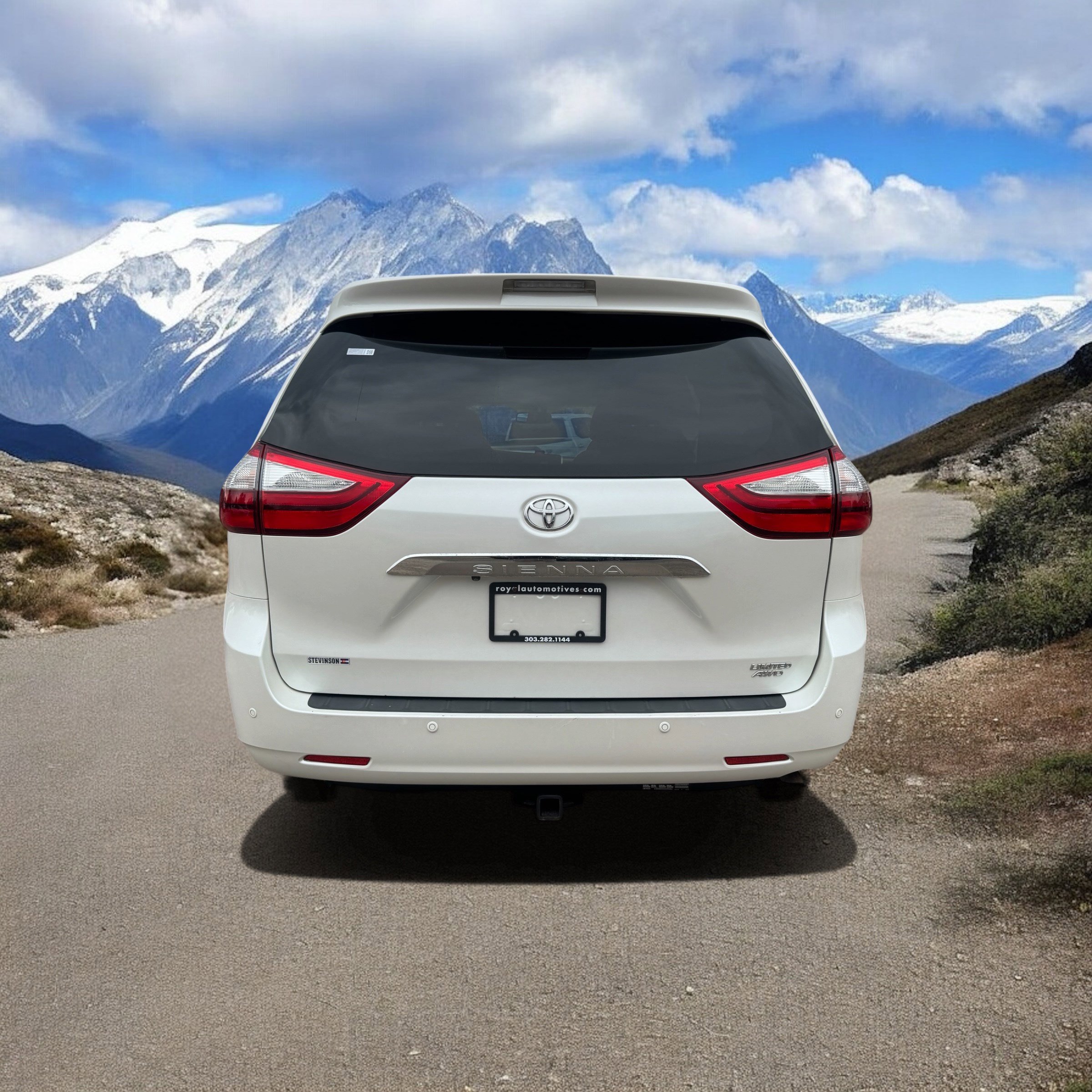 Used 2017 Toyota Sienna Limited Premium image 4