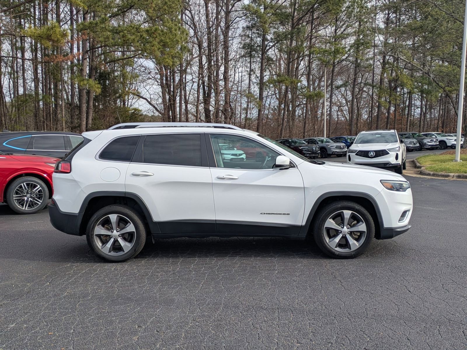 Used 2019 Jeep Cherokee Limited image 4