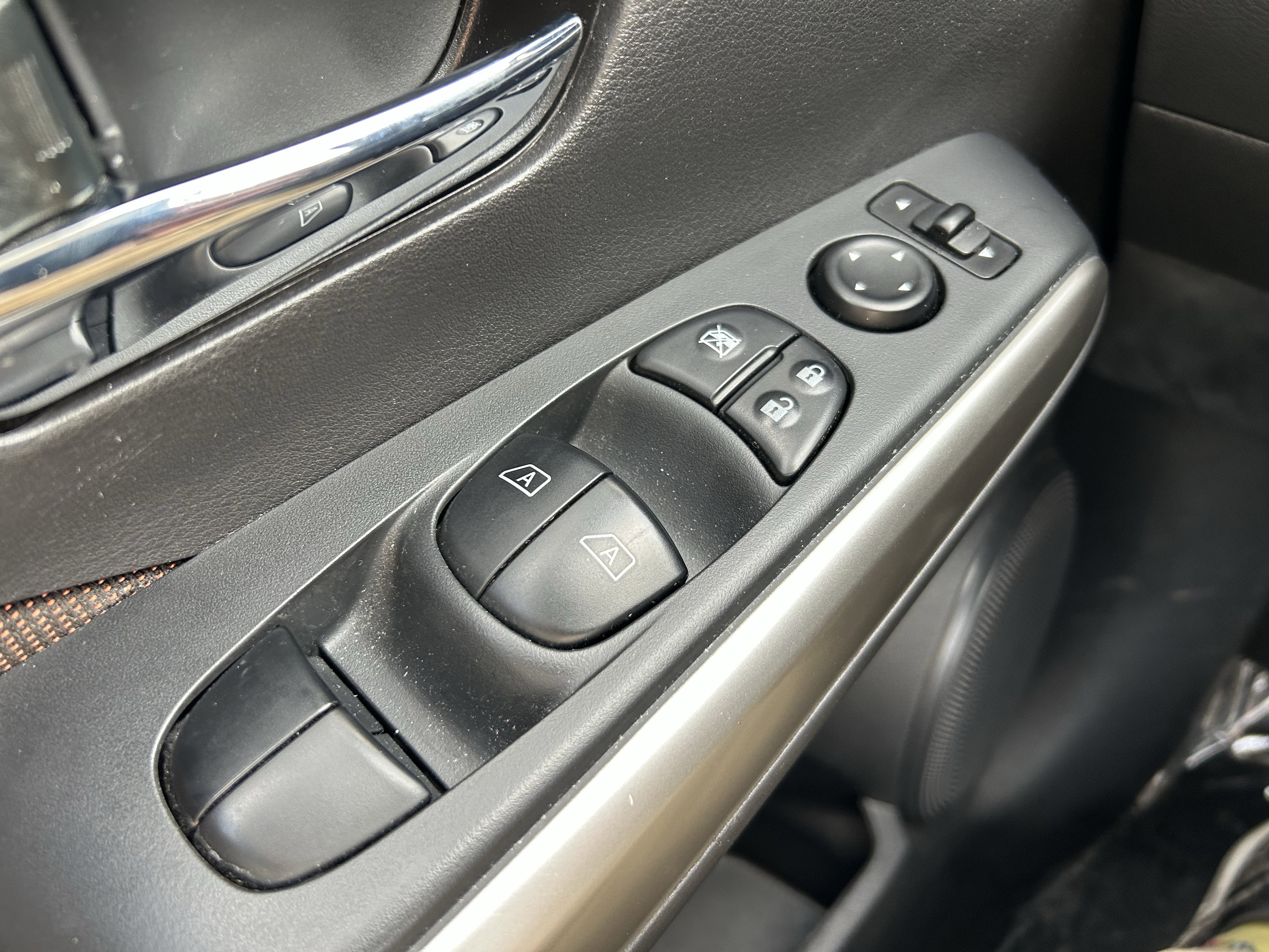 Used 2020 Nissan Kicks SR image 20