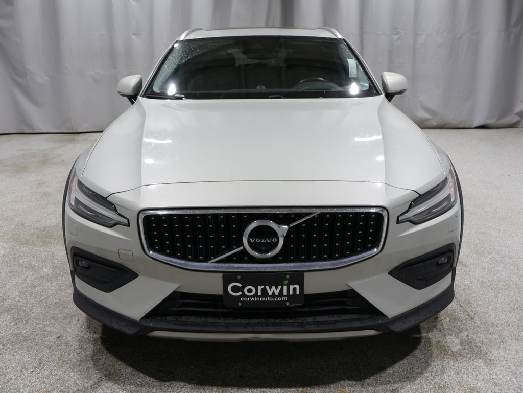 Used 2020 Volvo V60 T5 Cross Country AWD/4WD image 7