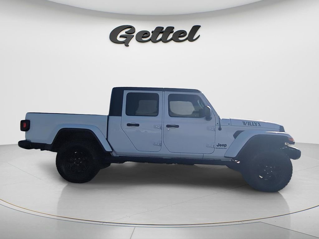 Used 2022 Jeep Gladiator Willys image 11