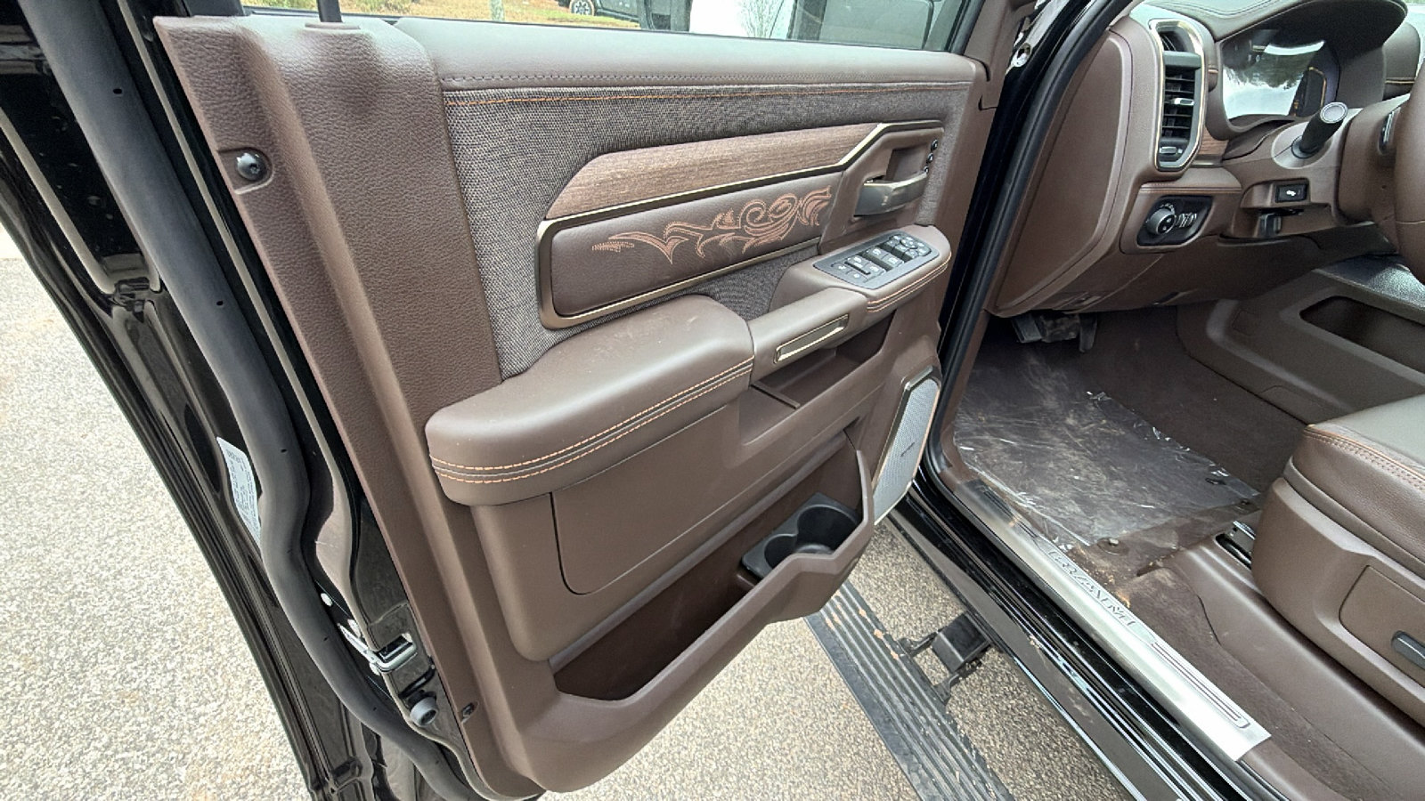 New 2026 RAM 2500 Limited AWD/4WD image 14