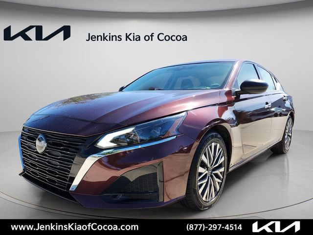Used 2025 Nissan Altima 2.5 SV FWD image 11