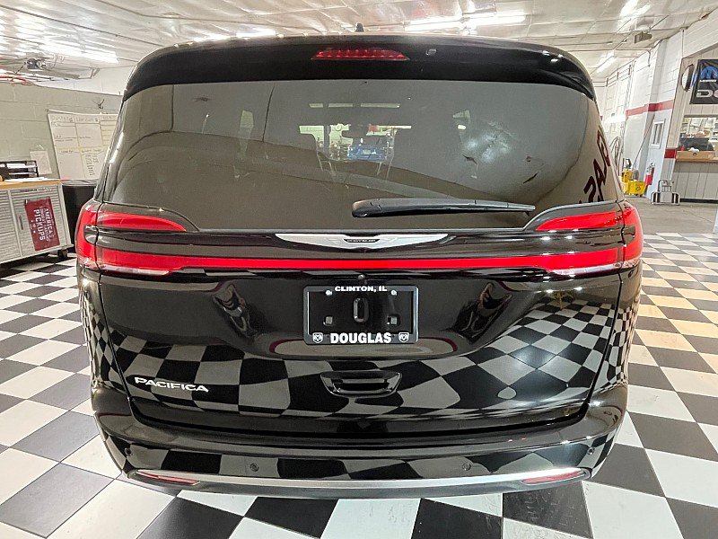 Used 2025 Chrysler Pacifica Pinnacle FWD image 5