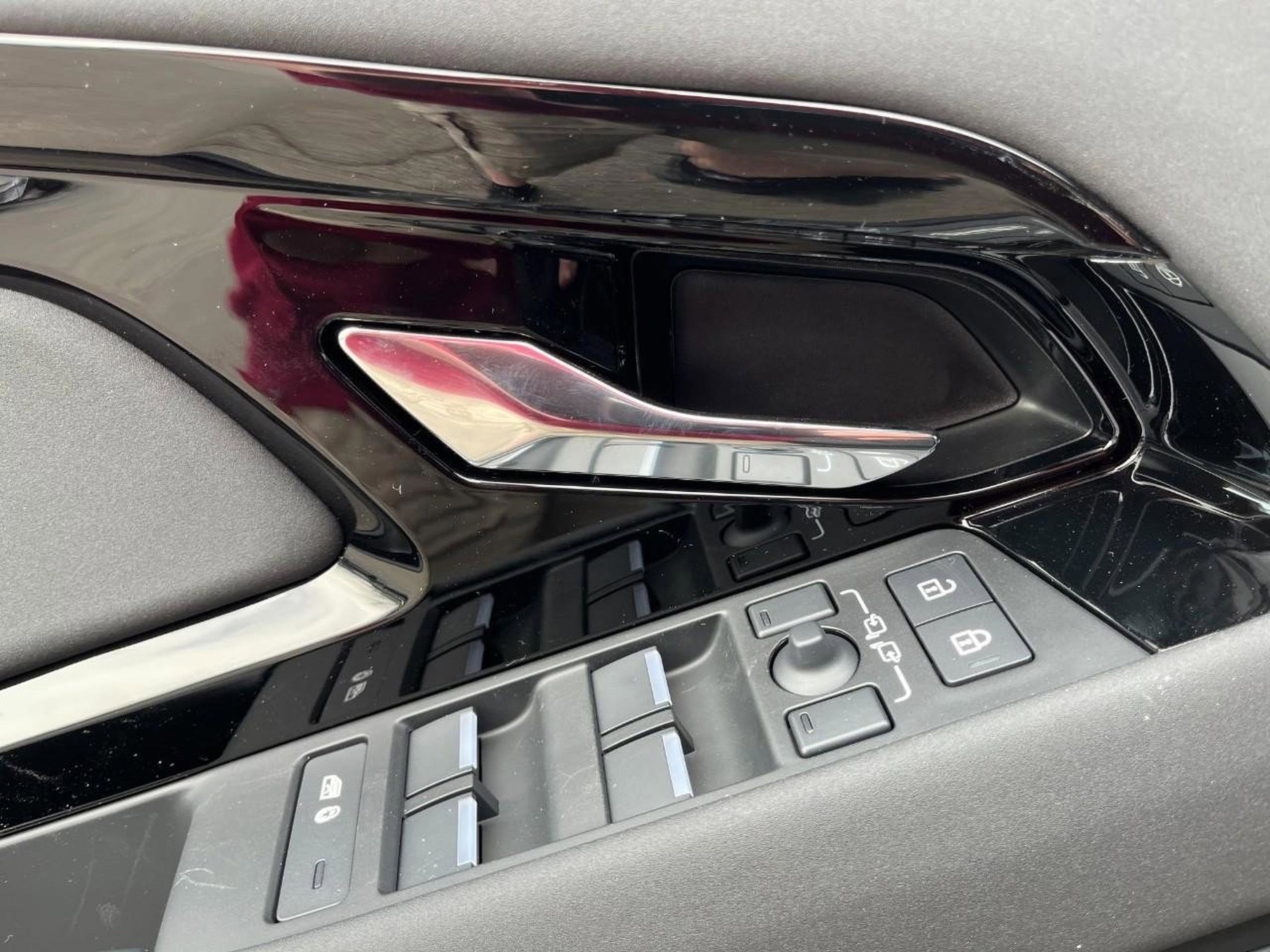 Used 2026 Land Rover Range Rover Evoque S image 32