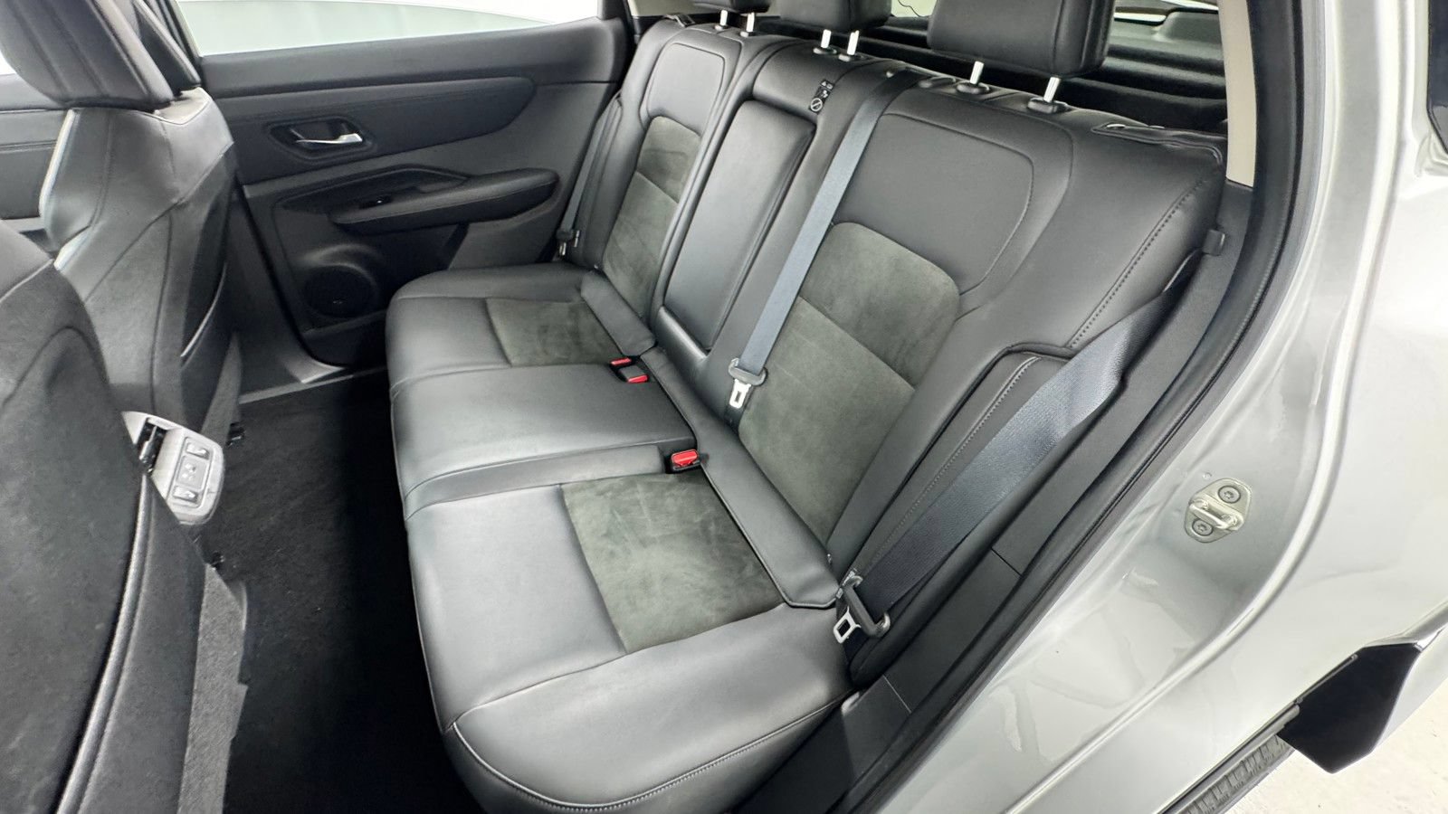 Certified 2024 Nissan Ariya AWD image 12