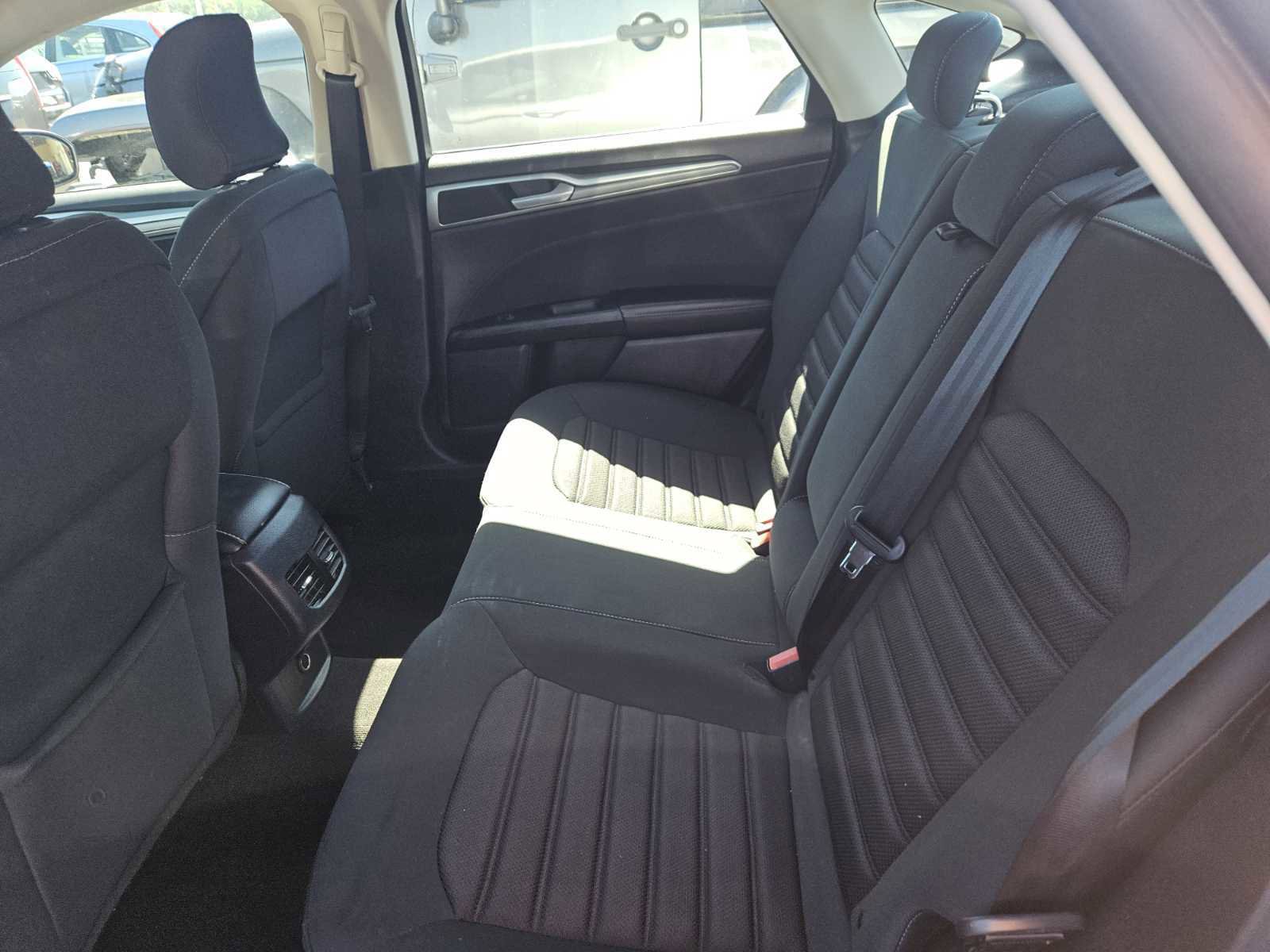 Used 2019 Ford Fusion SE FWD image 11