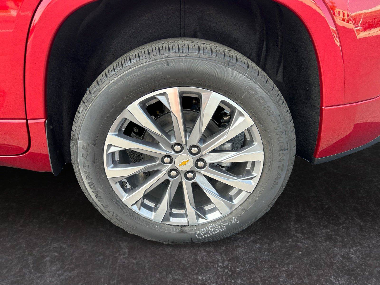 Used 2023 Chevrolet Traverse Premier FWD image 27