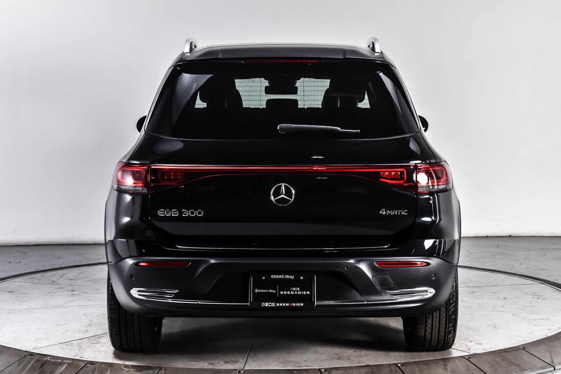 Used 2023 Mercedes-Benz EQB 300 4MATIC image 5