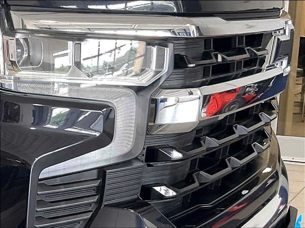 Used 2022 Chevrolet Silverado 1500 LT AWD/4WD image 31