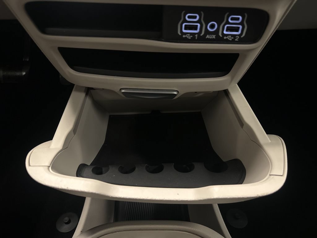 Used 2023 Chrysler Pacifica Touring-L FWD image 29