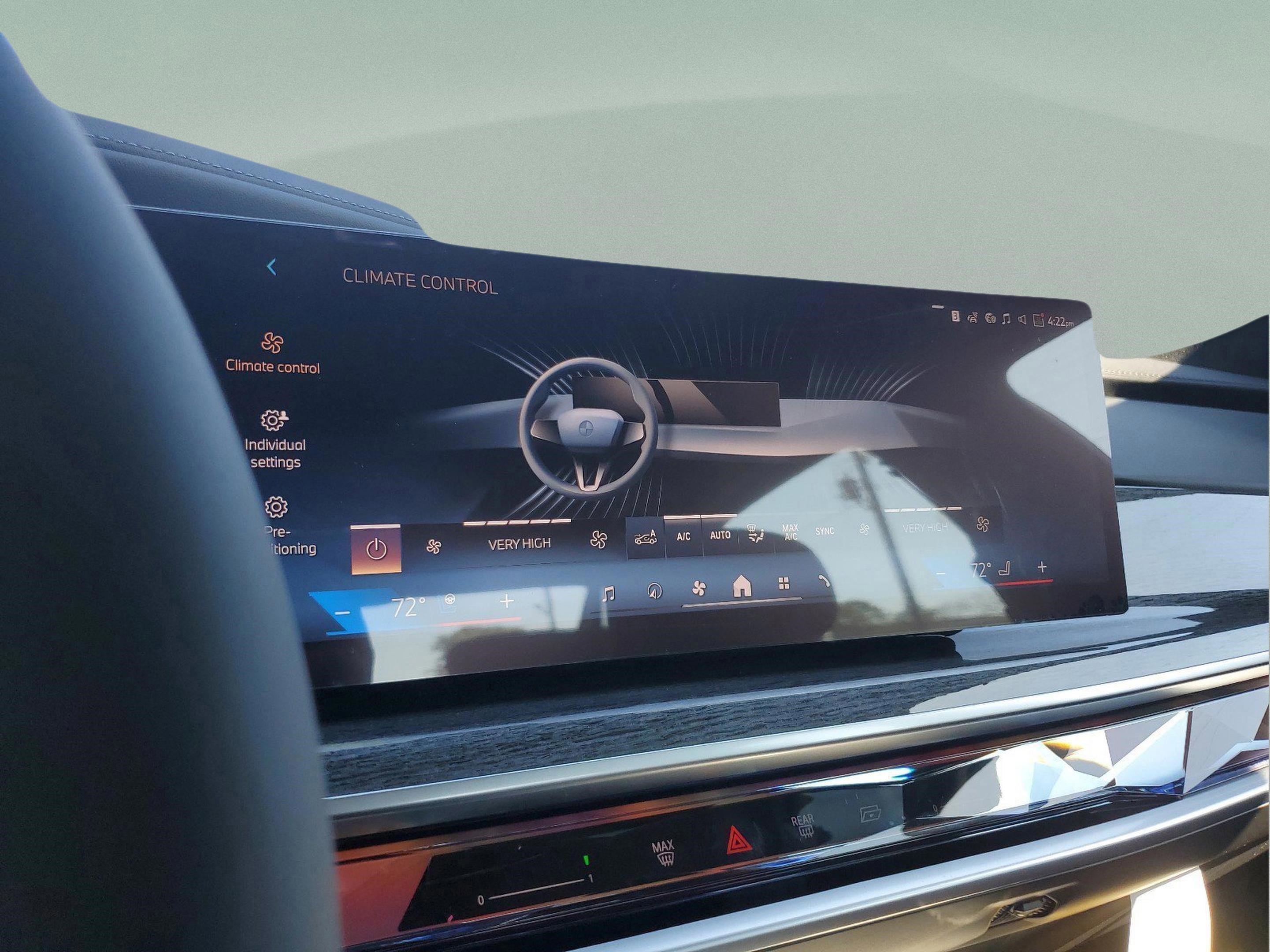 Used 2025 BMW 750e xDrive 750e xDrive image 26