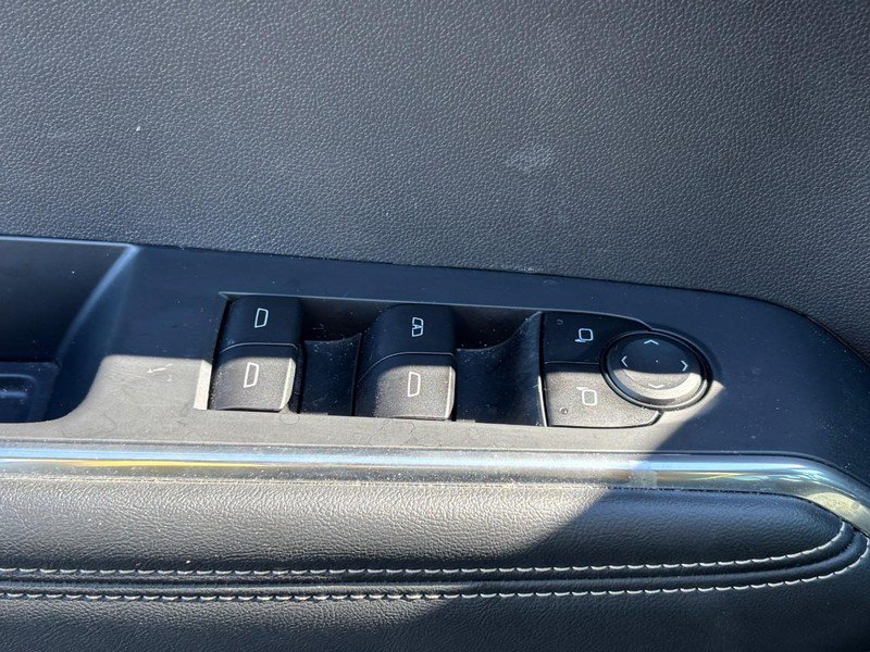 Used 2025 GMC Acadia Elevation image 17