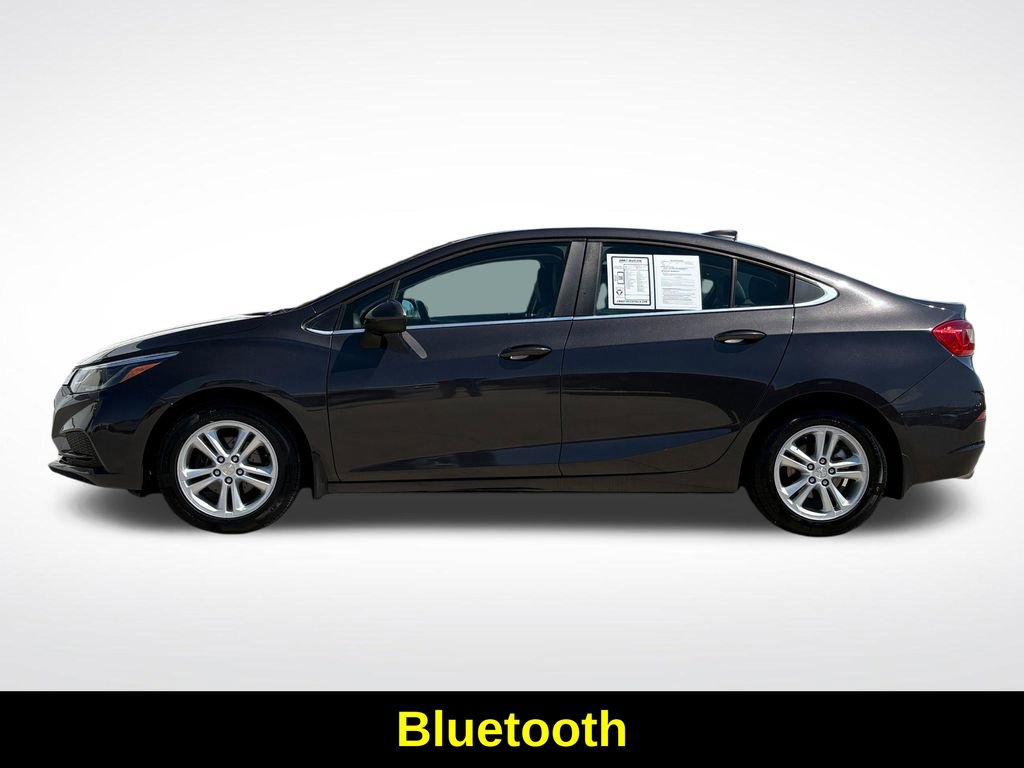 Used 2017 Chevrolet Cruze LT FWD image 2