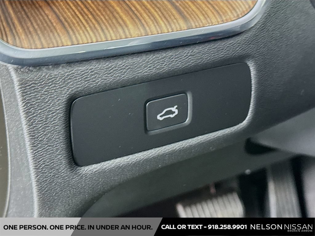 Used 2023 Volvo XC60 B5 Ultimate w/ Climate Package AWD/4WD image 10