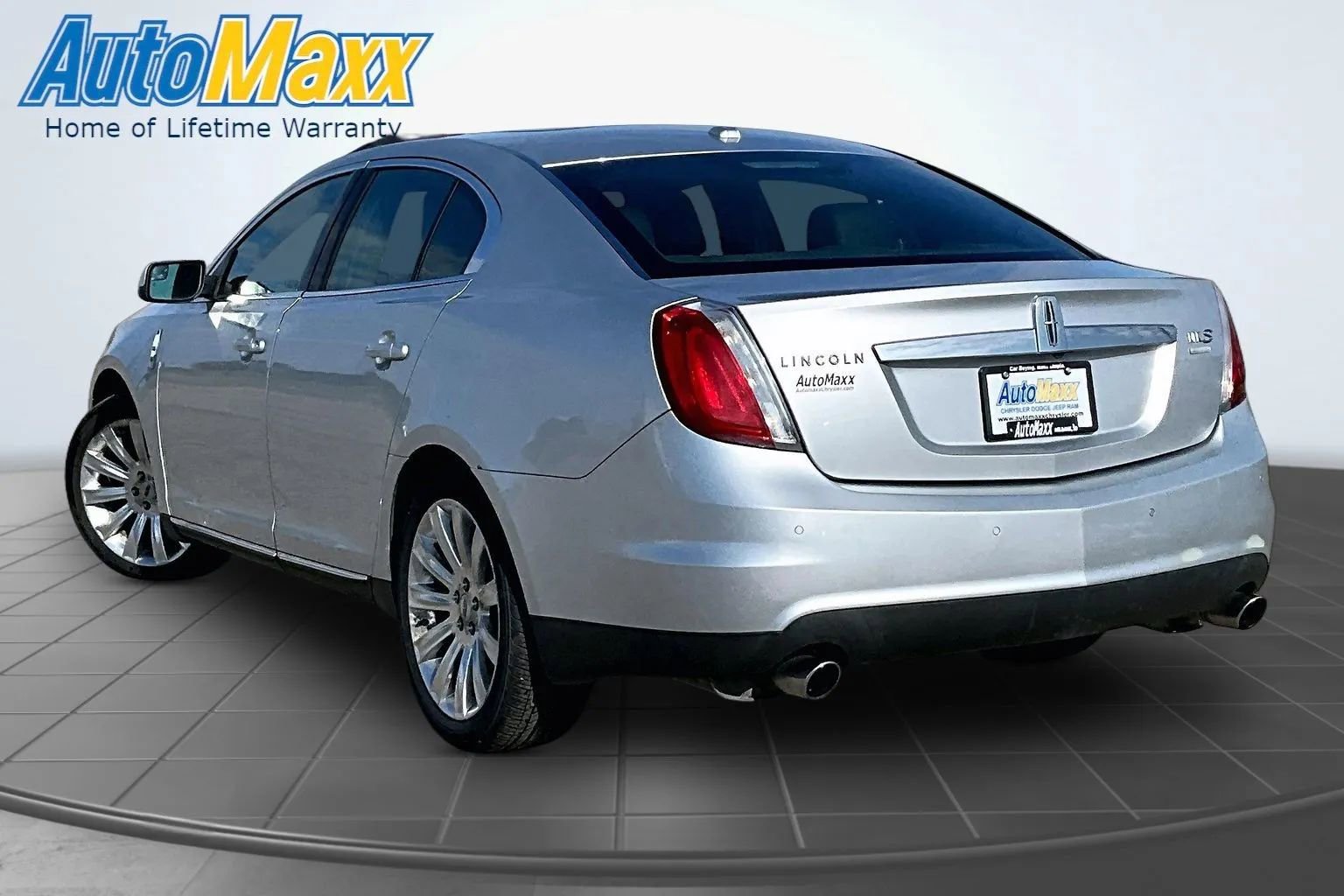 Used 2010 Lincoln MKS AWD image 3